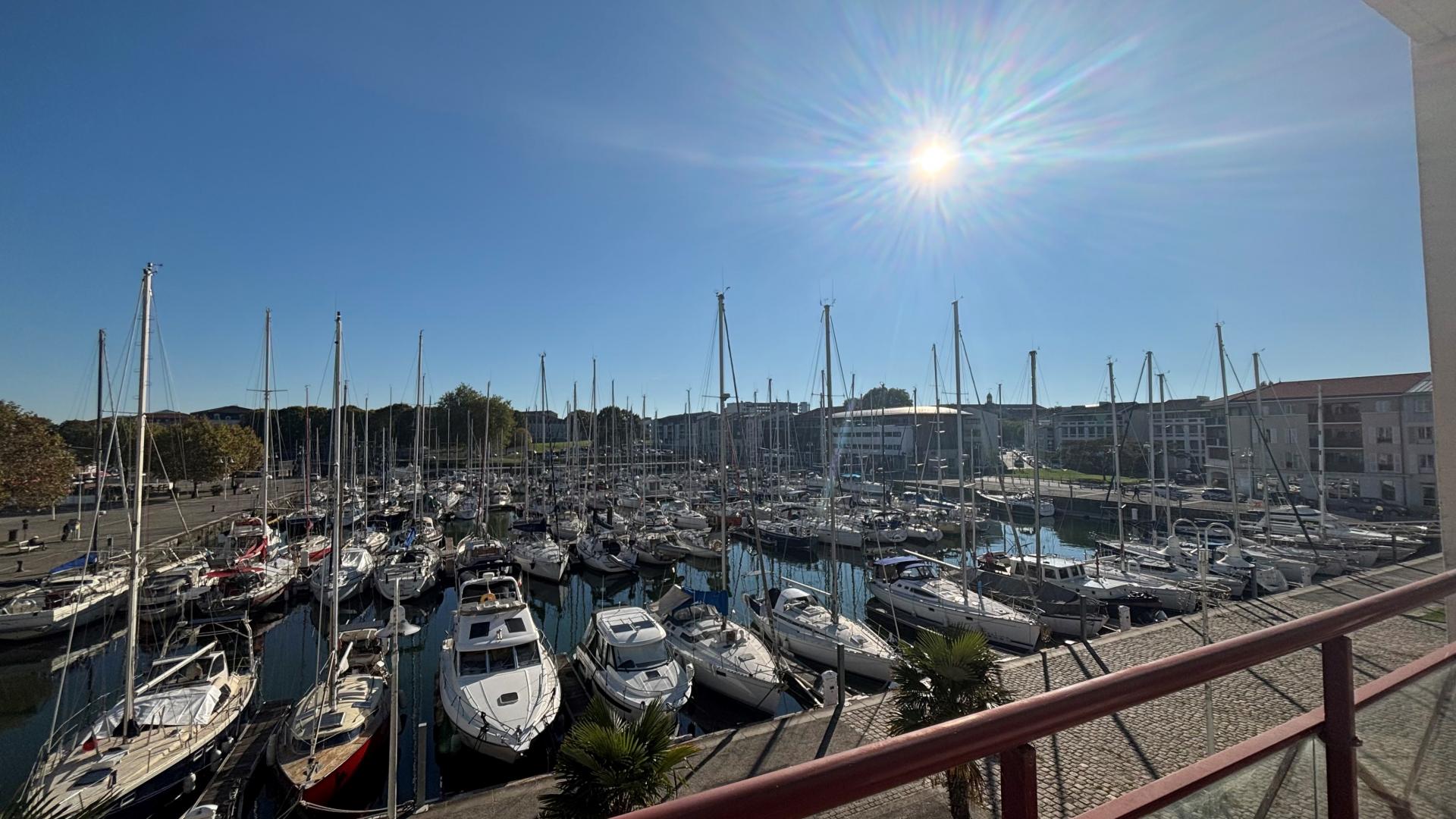 Charente-Maritime, Appartement d'exception avec terrasse, vue panoramique sur le port de plaisance à Rochefort, double garage privatif