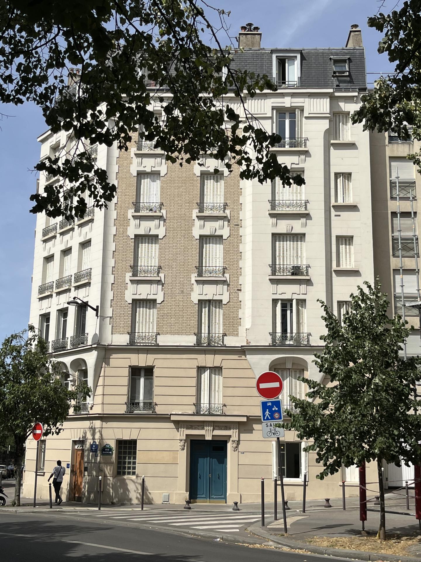 Charmant studio au cœur du Village de la Buttes aux Cailles et à deux pas de sa piscine emblématique.
