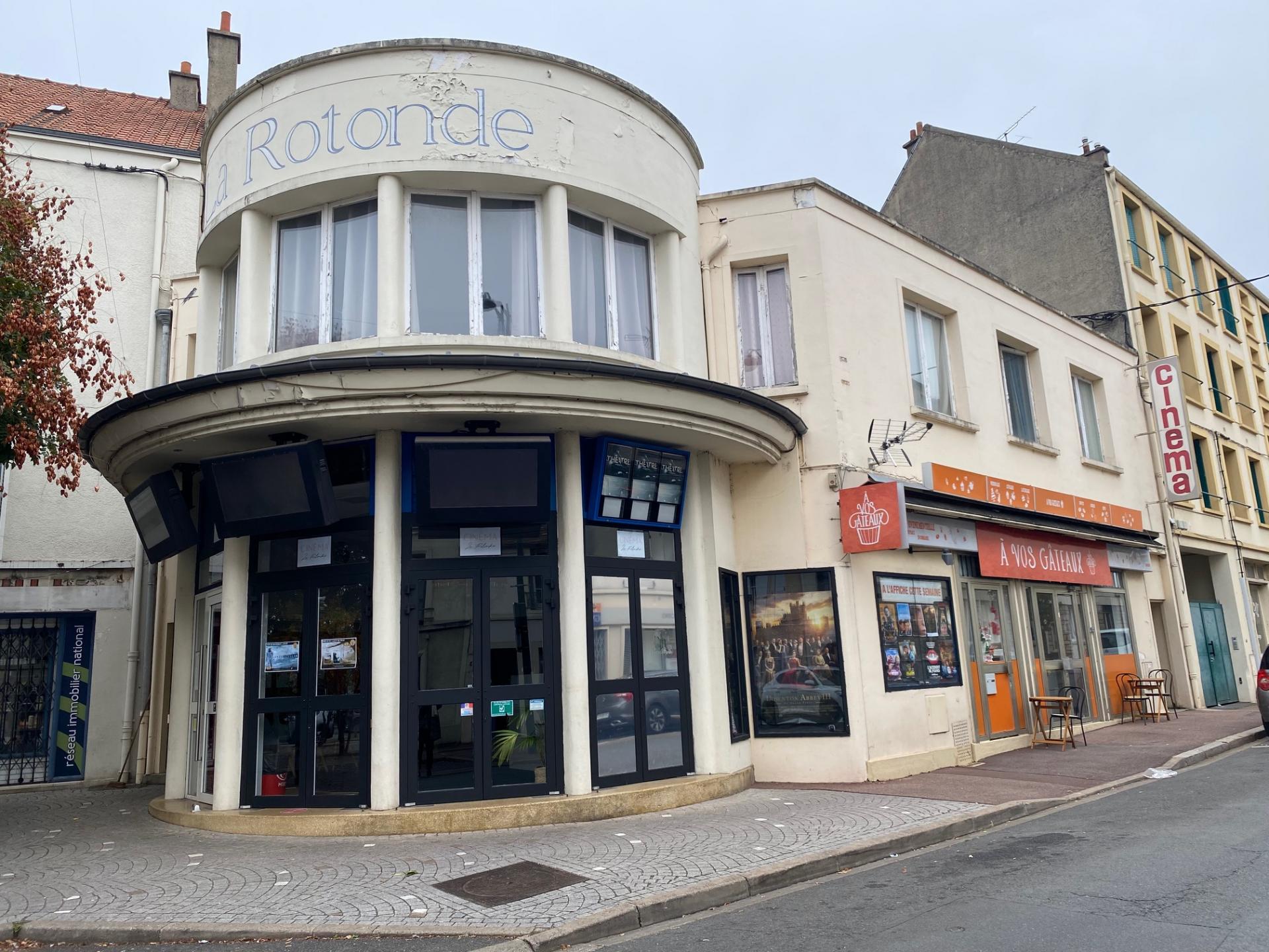 Locaux commerciaux : Cinéma, appartement et restaurant