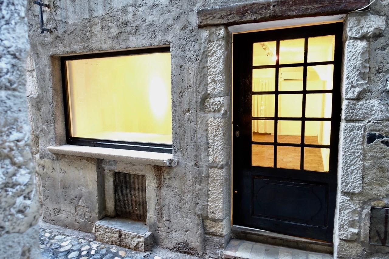 A LOUER BOUTIQUE AU COEUR DE ST PAUL DE VENCE ACTUELLEMENT SOUS OPTION