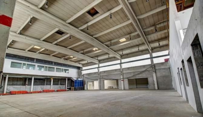 Local industriel de 5 000 m²