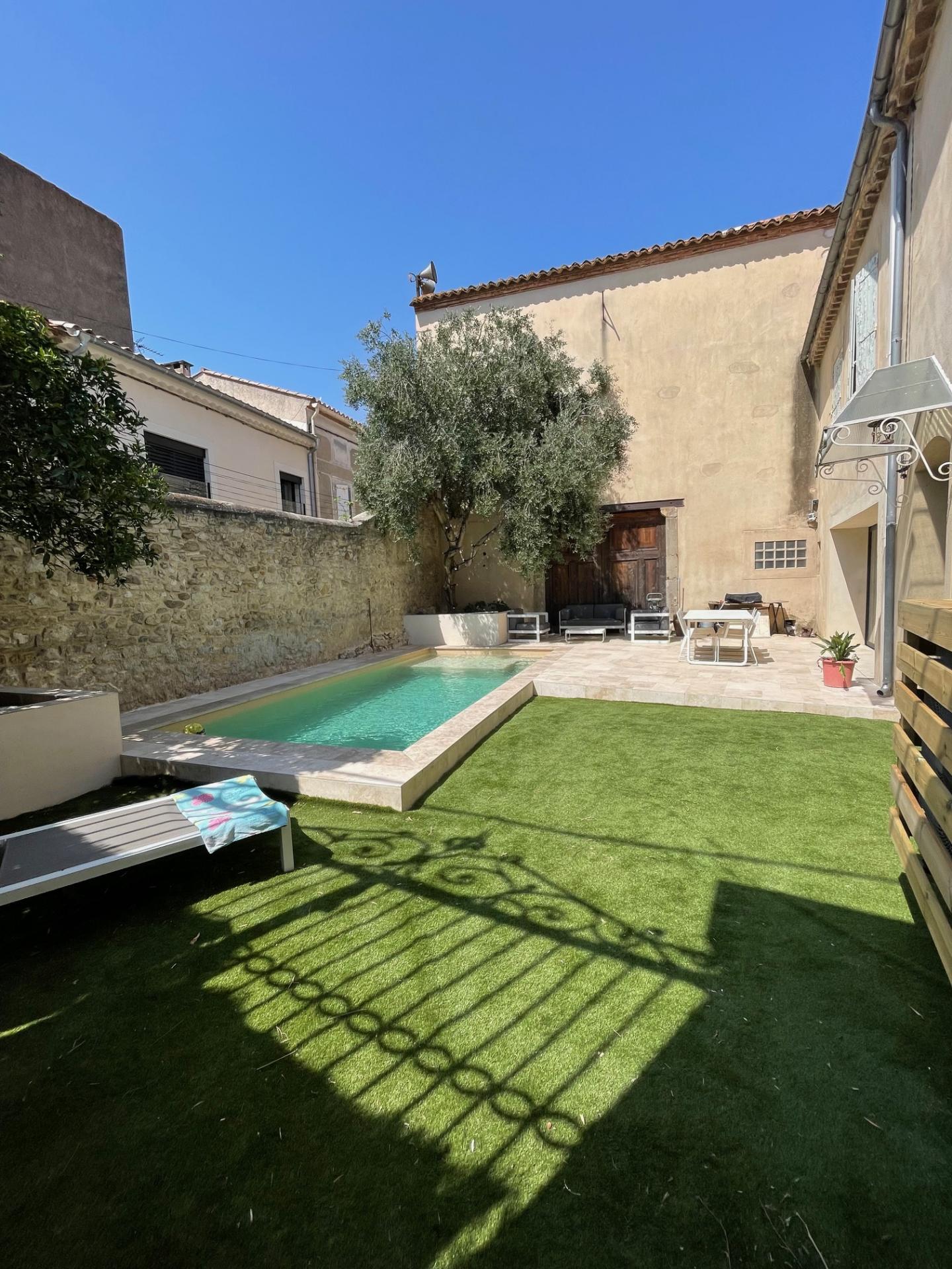 Maison vigneronne coeur de village avec piscine