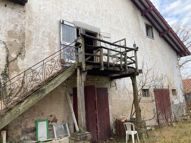 COTE BASQUE - Ascain Ancienne Grange à rénover sur 1000 m2 de terrain