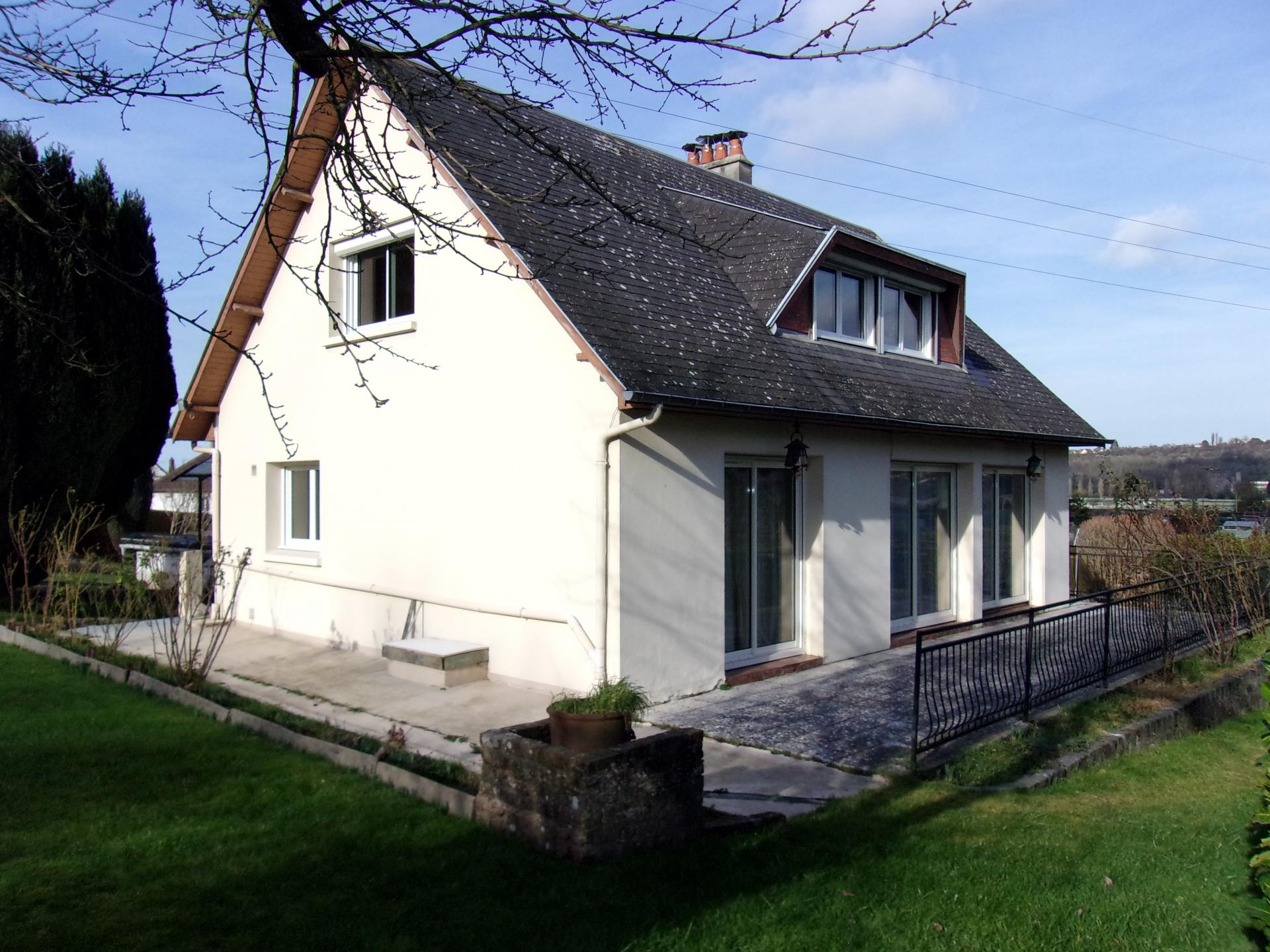 Proche de Dieppe, à ROUXMESNIL-BOUTEILLES, maison d'habitation de 114m2 sur sous-sol