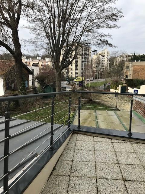 A LOUER SAINT GERMAIN EN LAYE DEUX PIECES AVEC TERRASSE