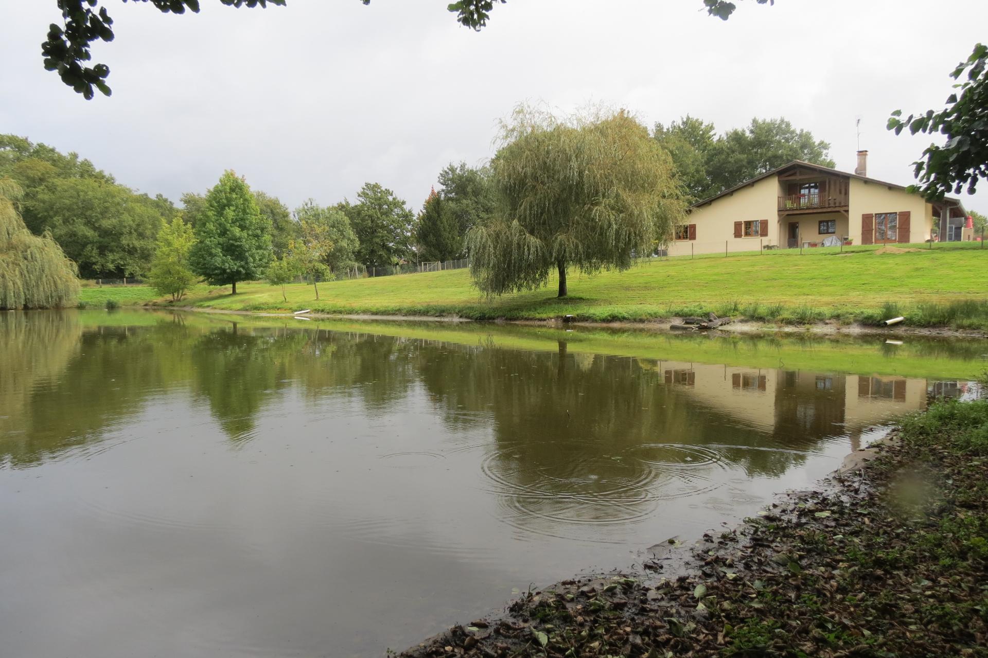 TRÈS BELLE MAISON LANDAISE DE 161 M² HABITABLE SUR 1.5 HECTARES (BOIS ET ÉTANGS) À 10 MIN DE DAX