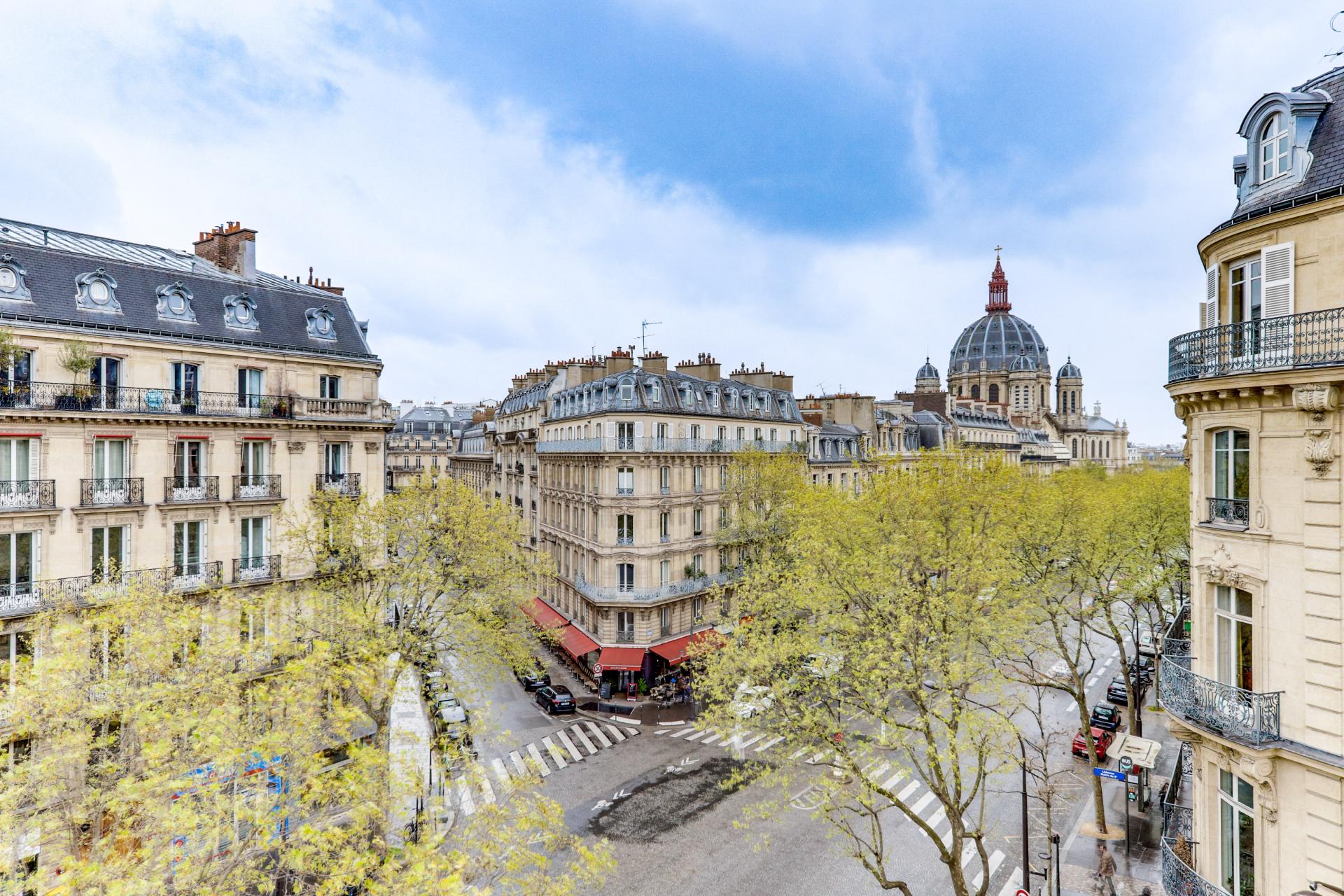 APPARTEMENT METRO MONCEAU : SUBLIME VUE ST AUGUSTIN