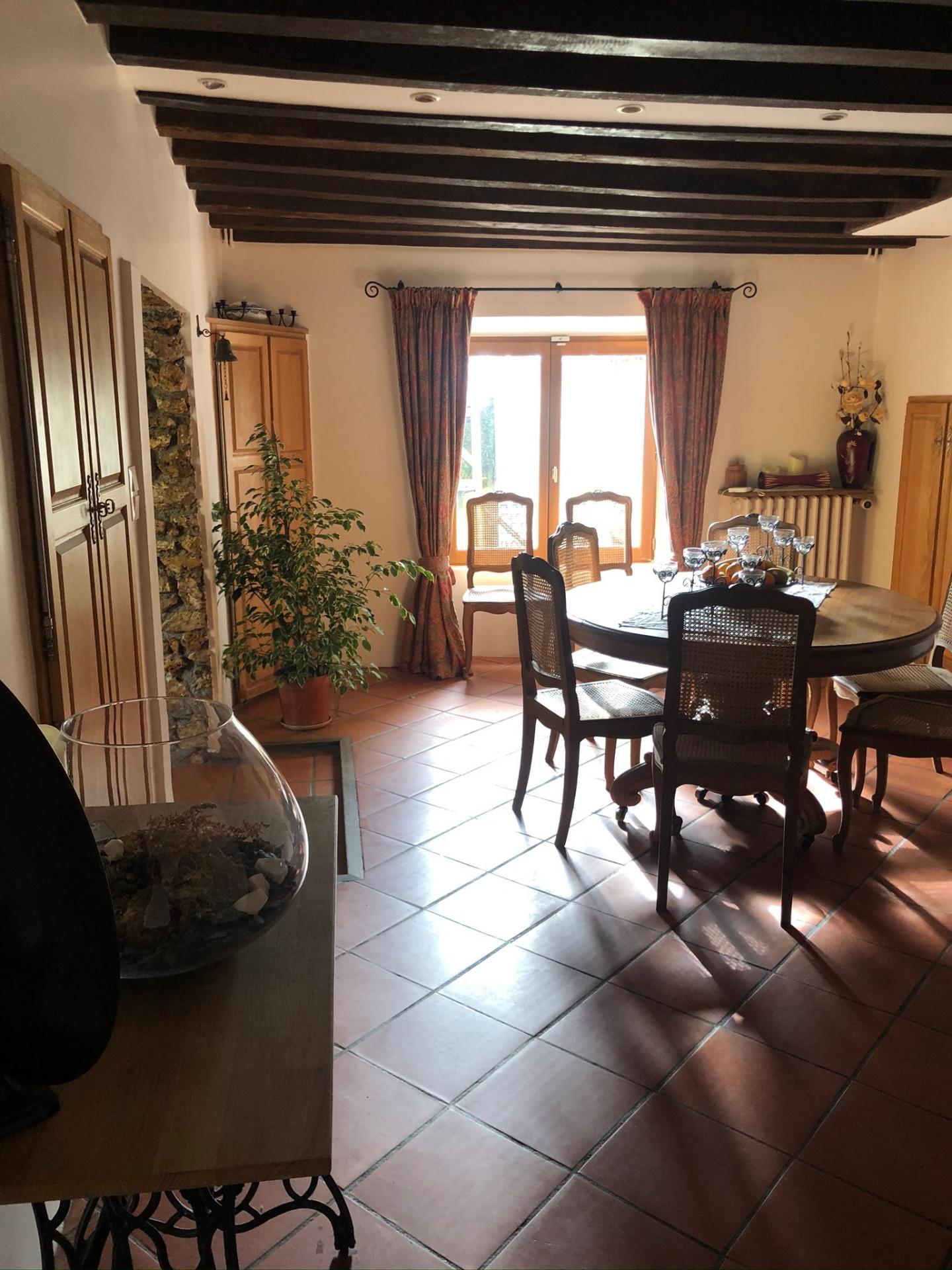 A VENDRE : MAISON DE CARACTERE A FEUCHEROLLES (78)