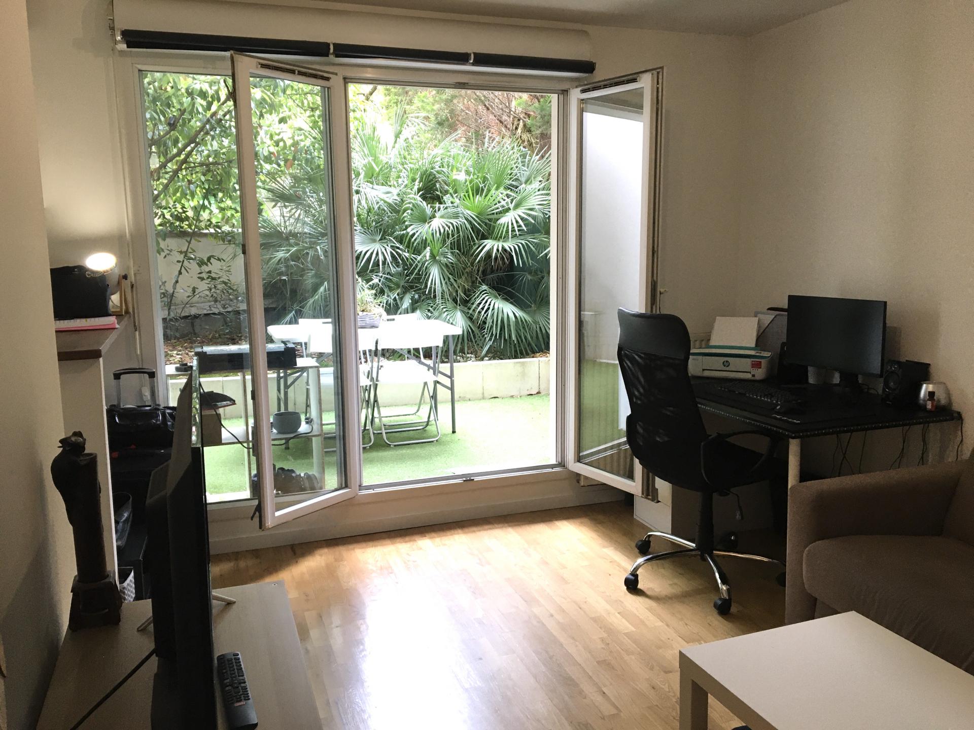 Courbevoie-Grand studio 26m² avec Jardin et Terrasse privatifs 40m²