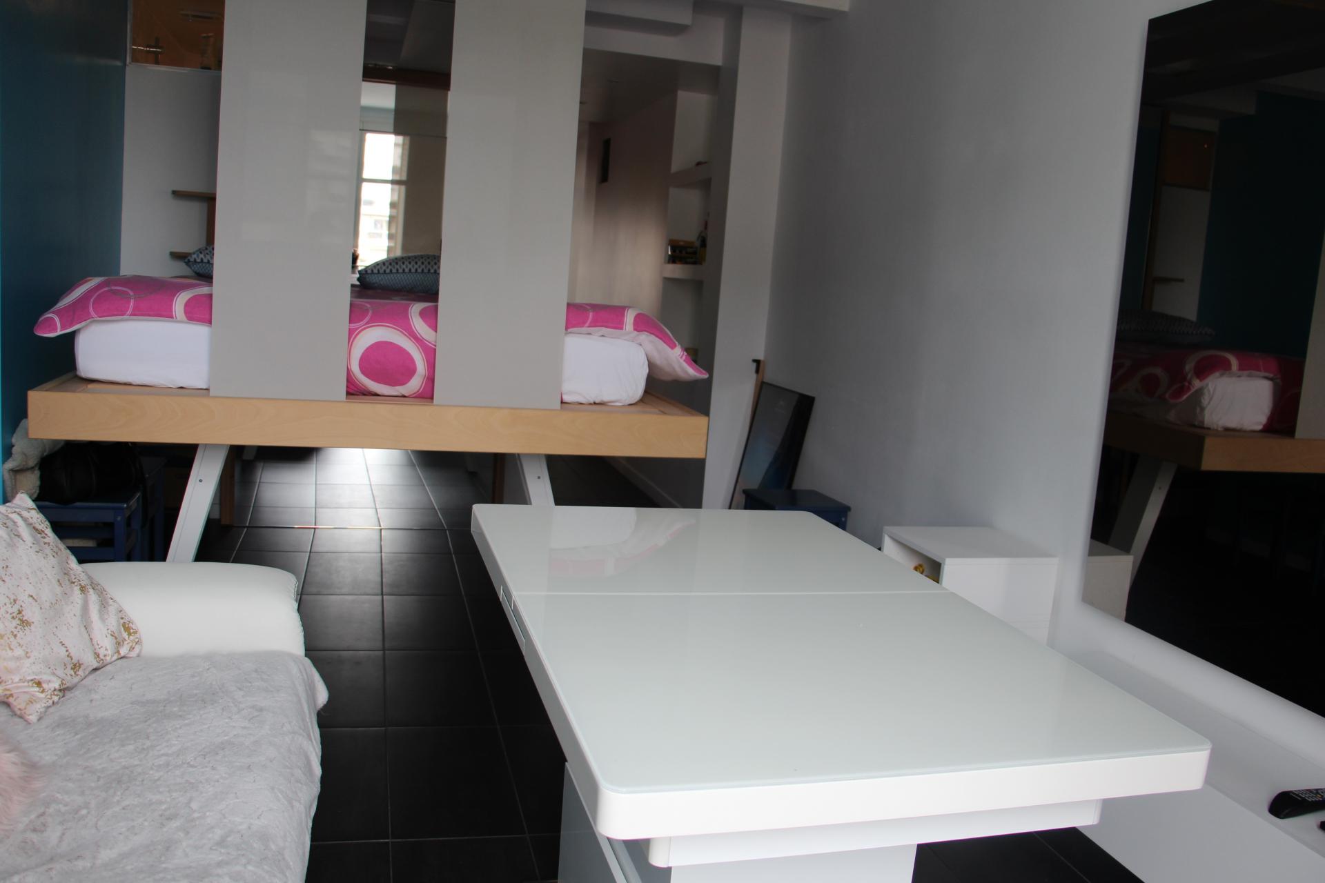 GRAND STUDIO AVENUE MONTAIGNE