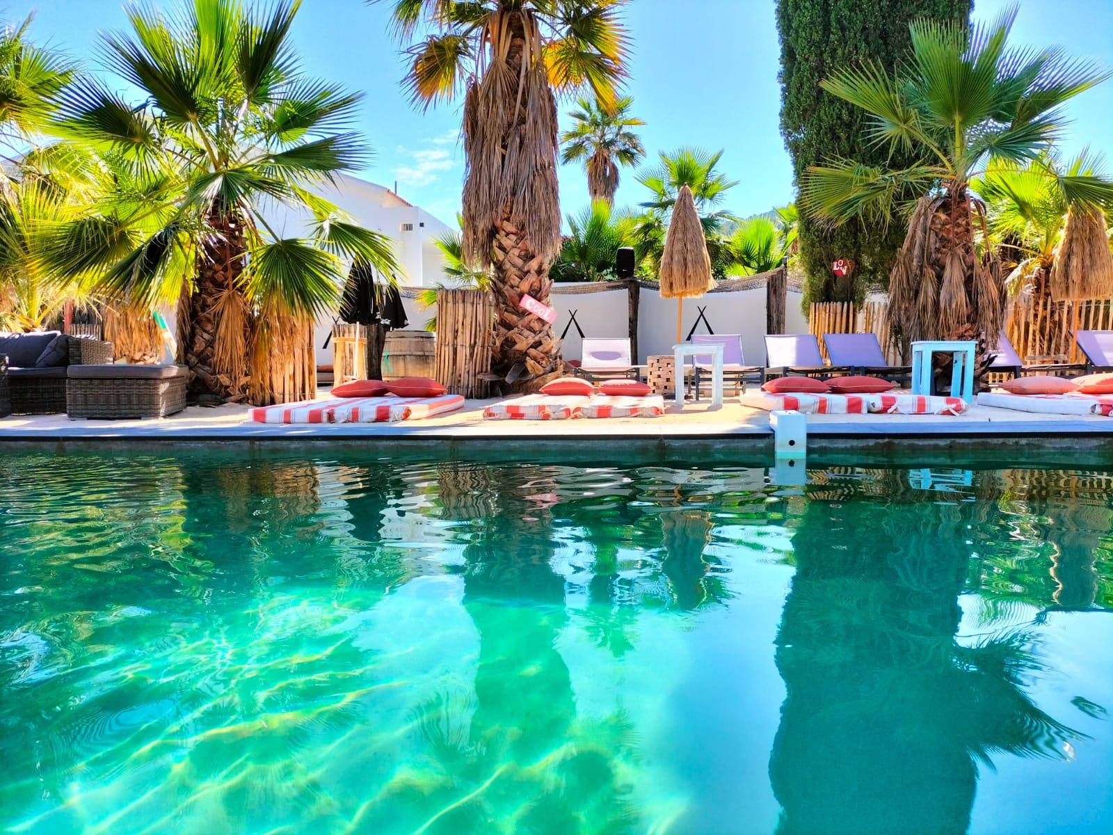 COMPLEXE HOTELIER A PROXIMITE DU GOLFE DE SAINT- TROPEZ