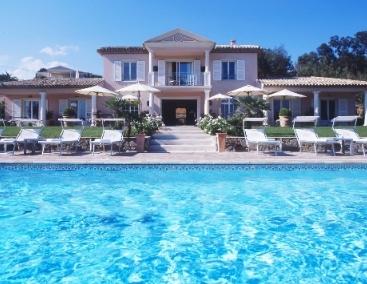 « Une villa hôtel » dans le Golfe de Saint-Tropez