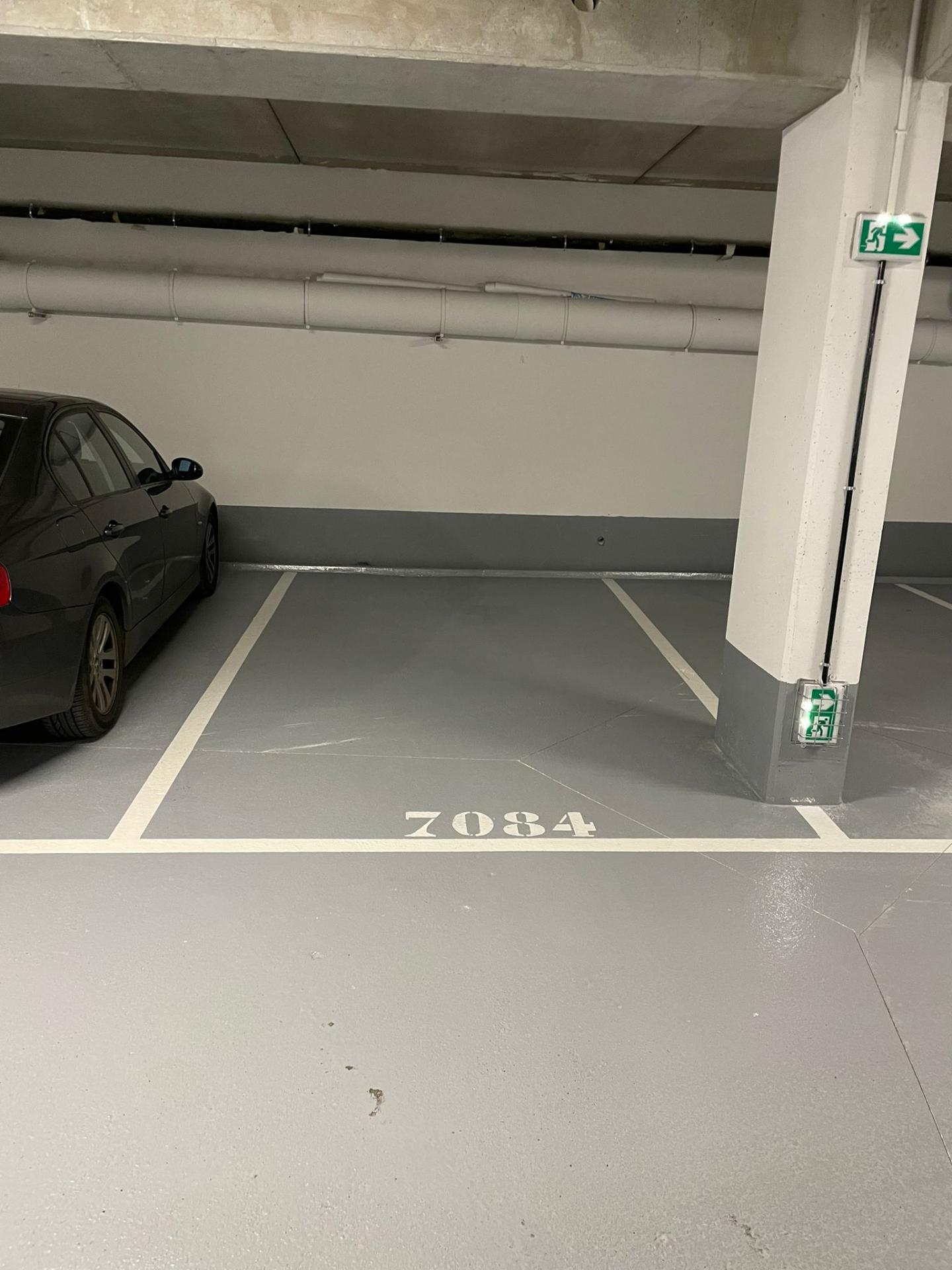 Stationnement de parking en sous-sol