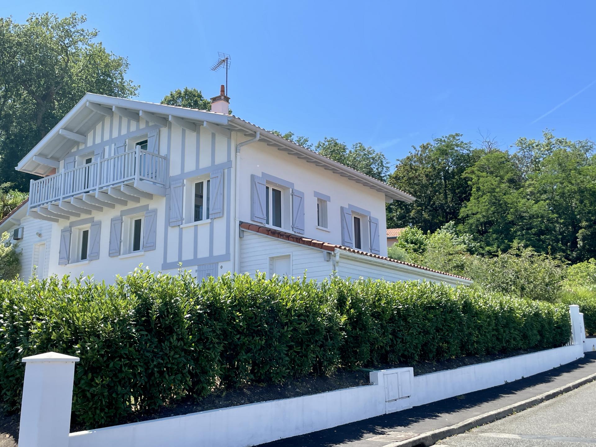 VILLA AVEC PISCINE A ANGLET