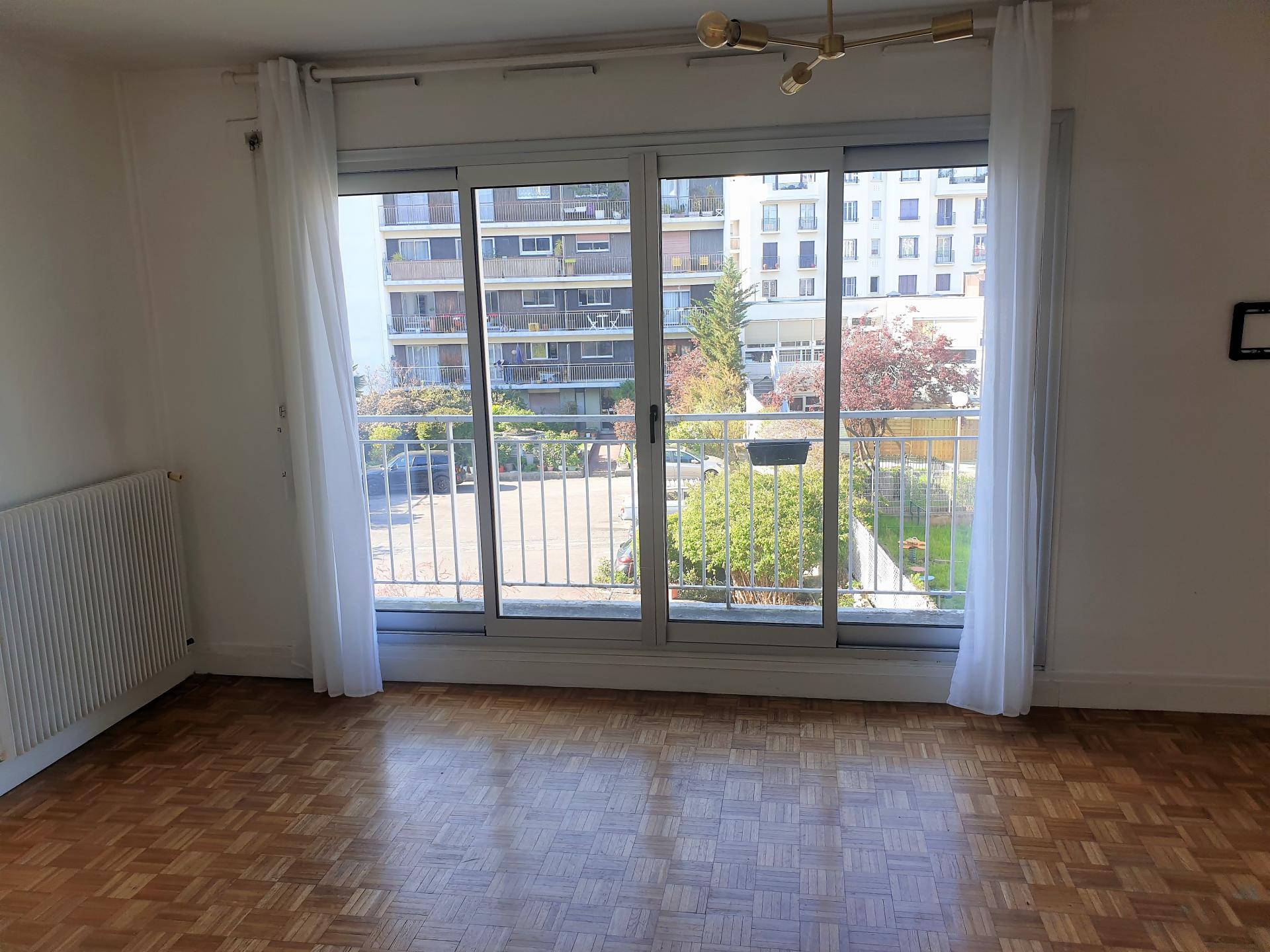 BOULOGNE 92100 STUDIO AVEC BALCON