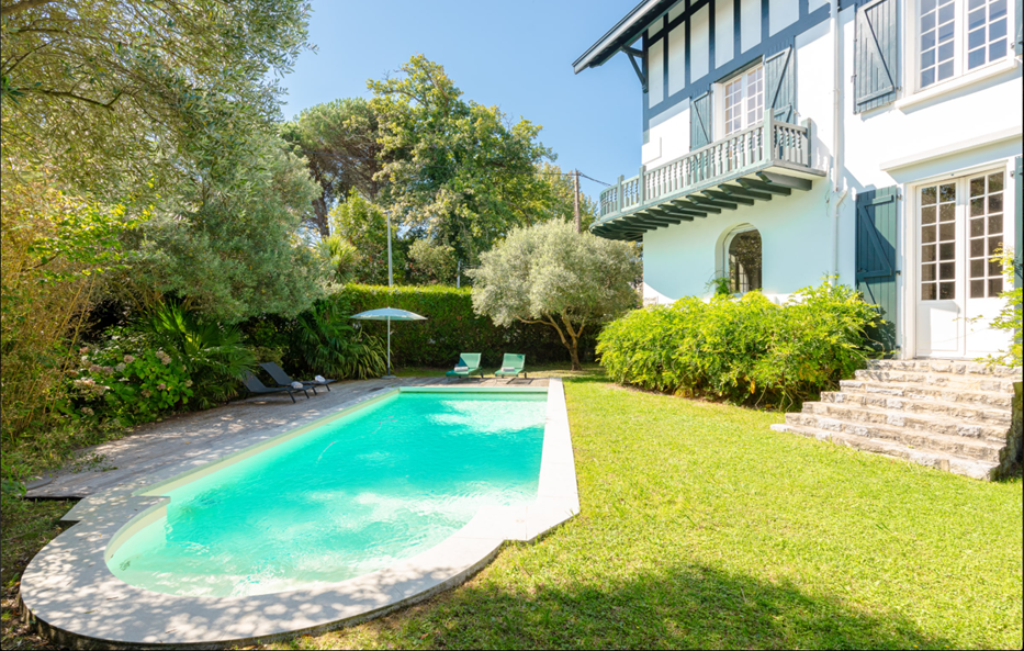 A vendre à Biarritz : Propriété haut de gamme de 300 m² 7 chambres avec  piscine / Exceptional Luxury Property – 300 sqm – 7 Bedrooms – Swimming Pool – Biarritz 