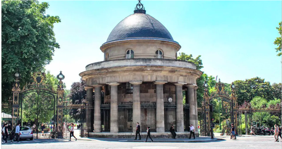 PARC MONCEAU // 75008 //205 M2 // 4 chambres