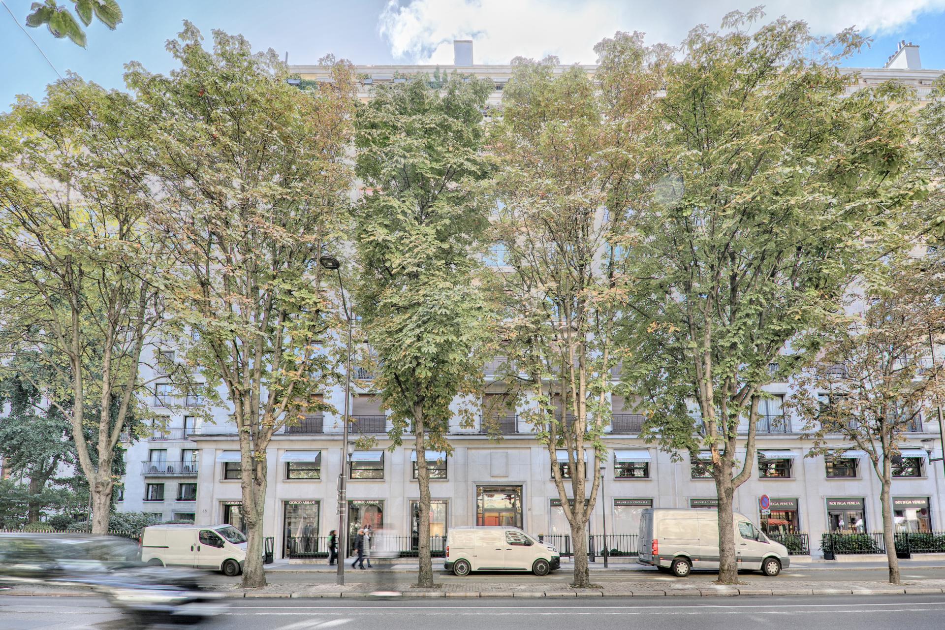 APPARTEMENT A VENDRE, PARIS 8EME, AVENUE MONTAIGNE