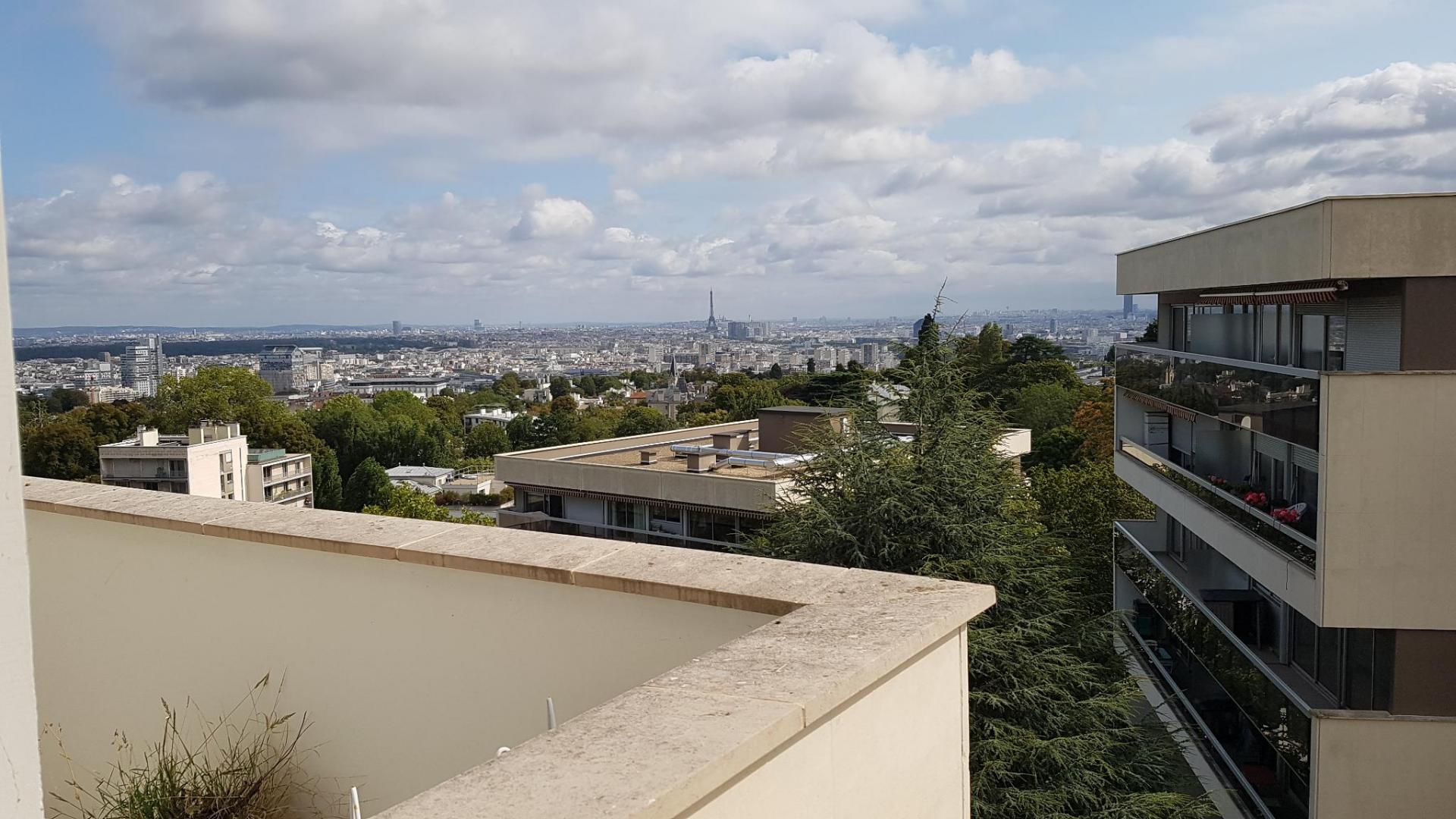 Paris à vos pieds et la forêt derrière vous