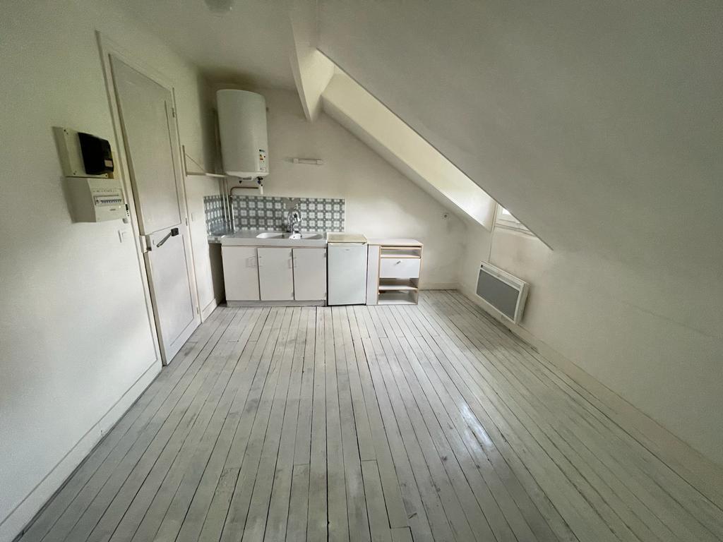 RUEIL-MALMAISON : AVENUE ALBERT 1ER - APPARTEMENT 64M2 - 4 PIÈCES- 2 CAVES - ENTIÈREMENT À RÉNOVER - FACE À LA GARE RER