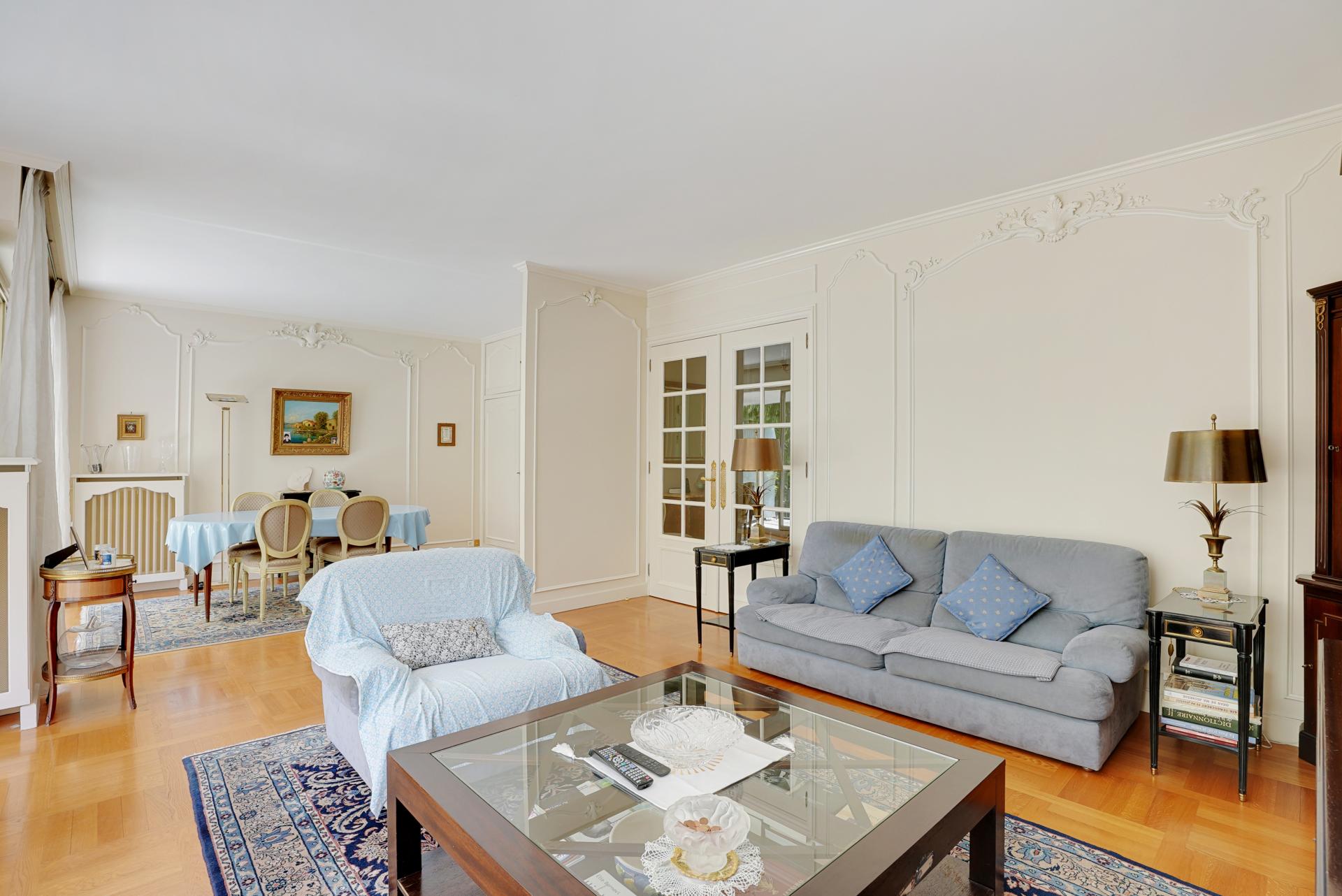 PARIS 16ÈME : AVENUE VICTOR HUGO / POMPE / MAIRIE DU 16ÈME - VOIE PRIVÉE - 4 PIECES - 2 CHAMBRES - BALCONS - CAVE - PARKING