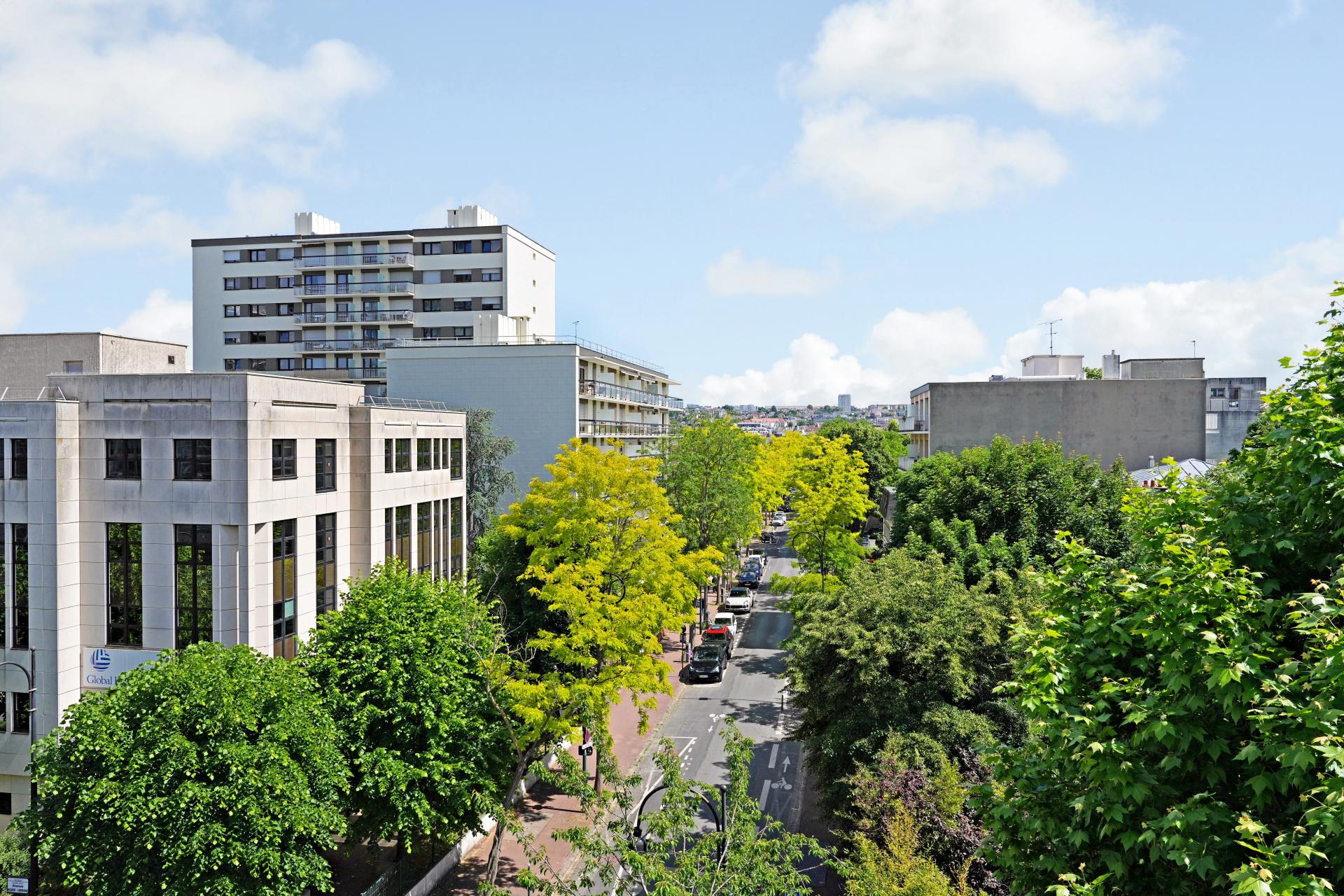 RUEIL-MALMAISON : AVENUE ALBERT 1ER - APPARTEMENT 64M2 - 4 PIÈCES- CAVE - ENTIÈREMENT À RÉNOVER - FACE À LA GARE RER