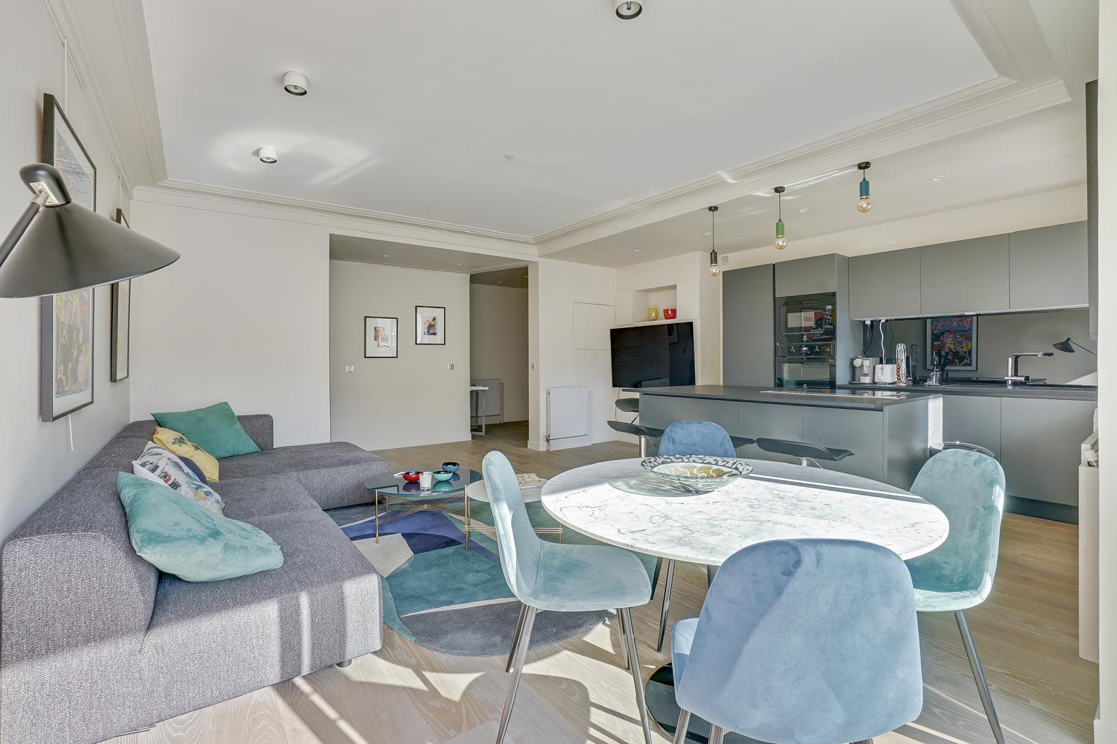 PARIS 16ÈME : VICTOR HUGO / SAINT-JAMES - APPARTEMENT DEUX PIECES - 70M2 - TERRASSE - CAVE - PARKING