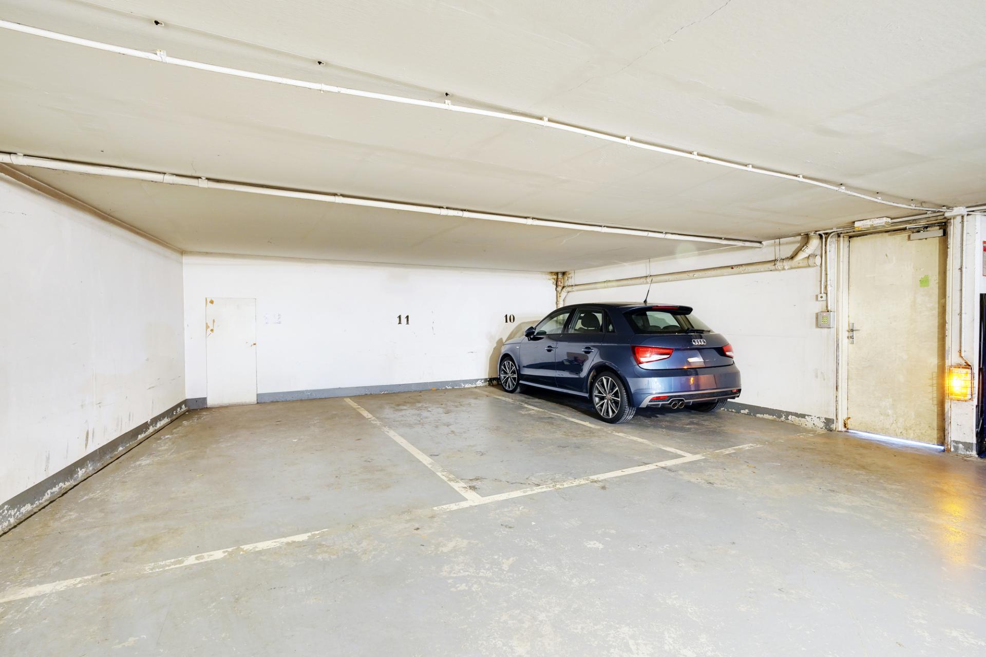 PARIS 16EME : RUE D'AUTEUIL / EGLISE D'AUTEUIL / JEAN-BAPTISTE SAY - LOT DE TROIS PARKING BOXABLES EN SOUS-SOL - 