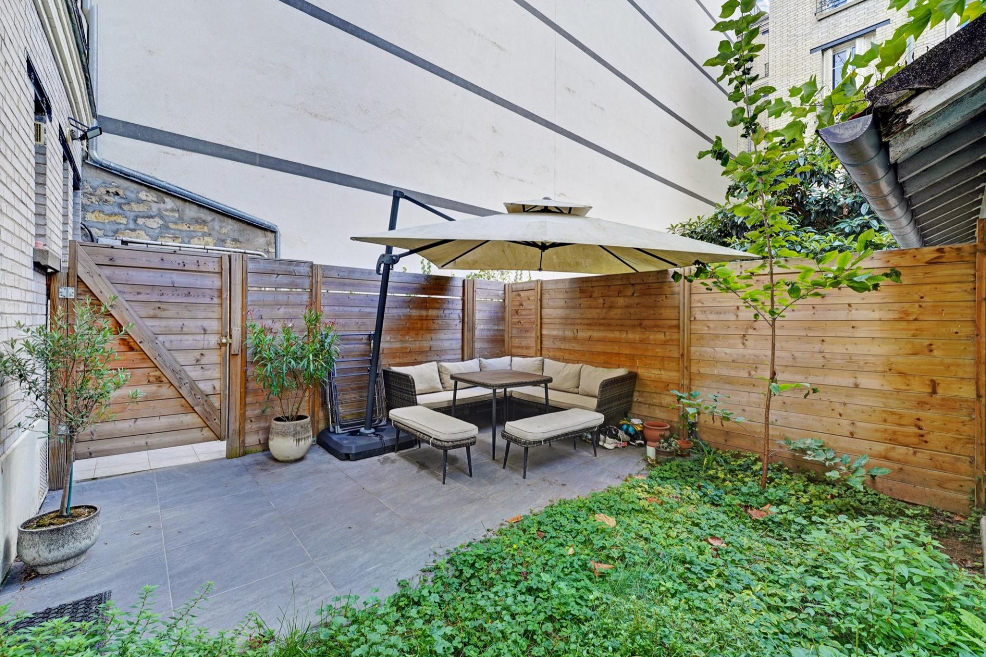PUTEAUX CENTRE VILLE : RUE JEAN JAURÈS / MAIRIE - LA CAMPAGNE EN PLEIN PUTEAUX - COMME UNE MAISON ! - EXCEPTIONNEL REZ-DE-JARDIN - 50M2