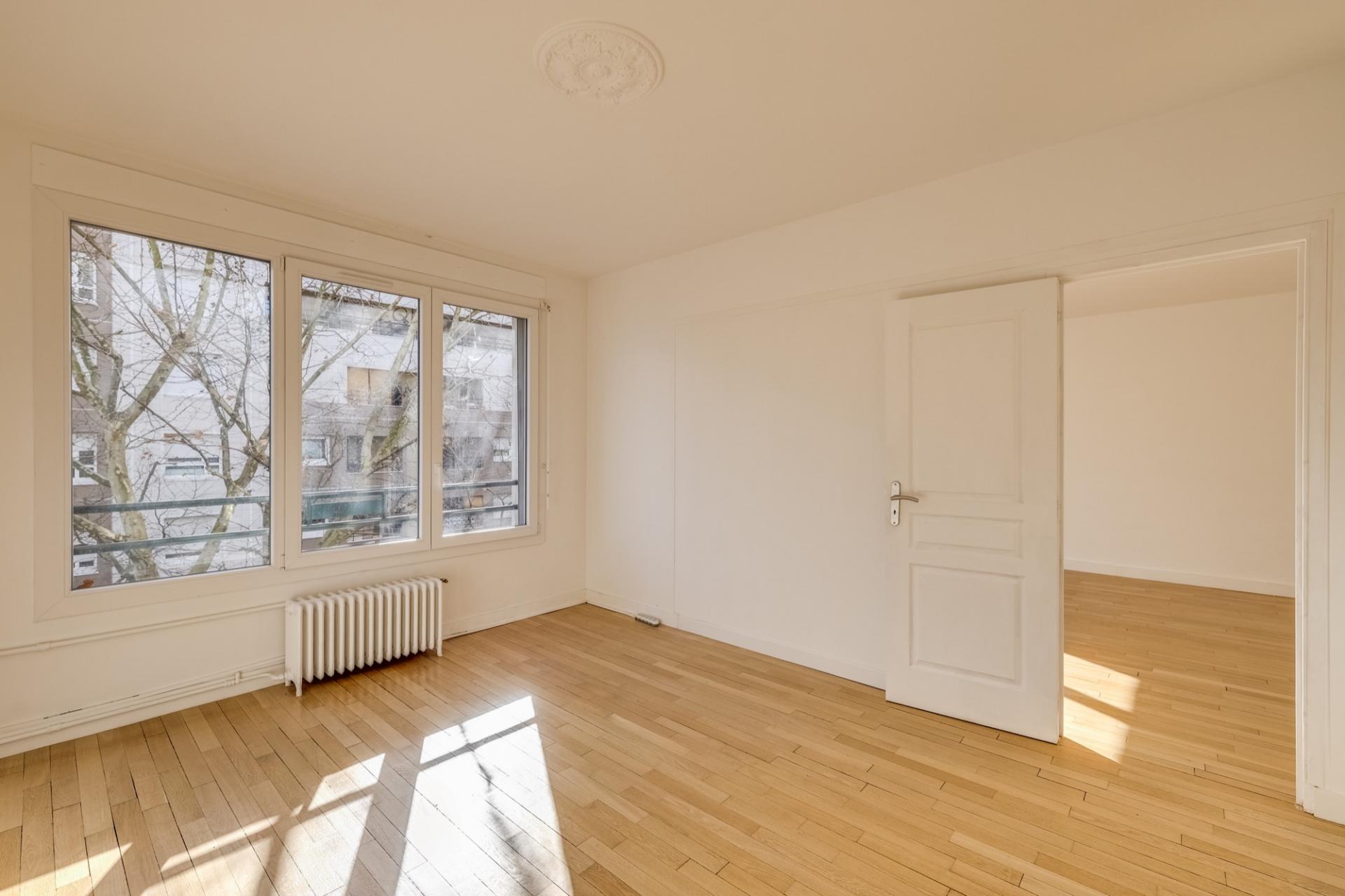 PARIS 16ÈME : RUE DE BOULAINVILLIERS / RUE JEAN DE LA FONTAINE - APPARTEMENT QUATRE PIECES - TROIS CHAMBRES - CAVE 