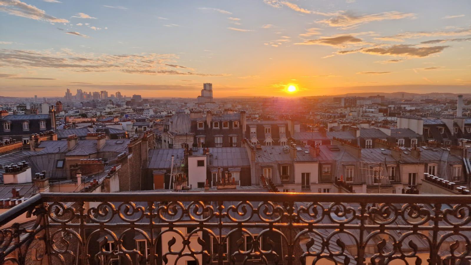 APPARTEMENT AVEC VUE EXCEPTIONNELLE - MONTMARTRE