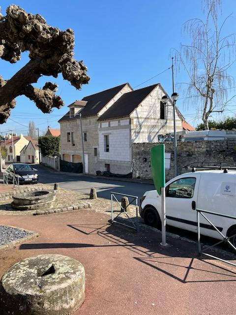 Spacieuse maison d'artisan à terminer