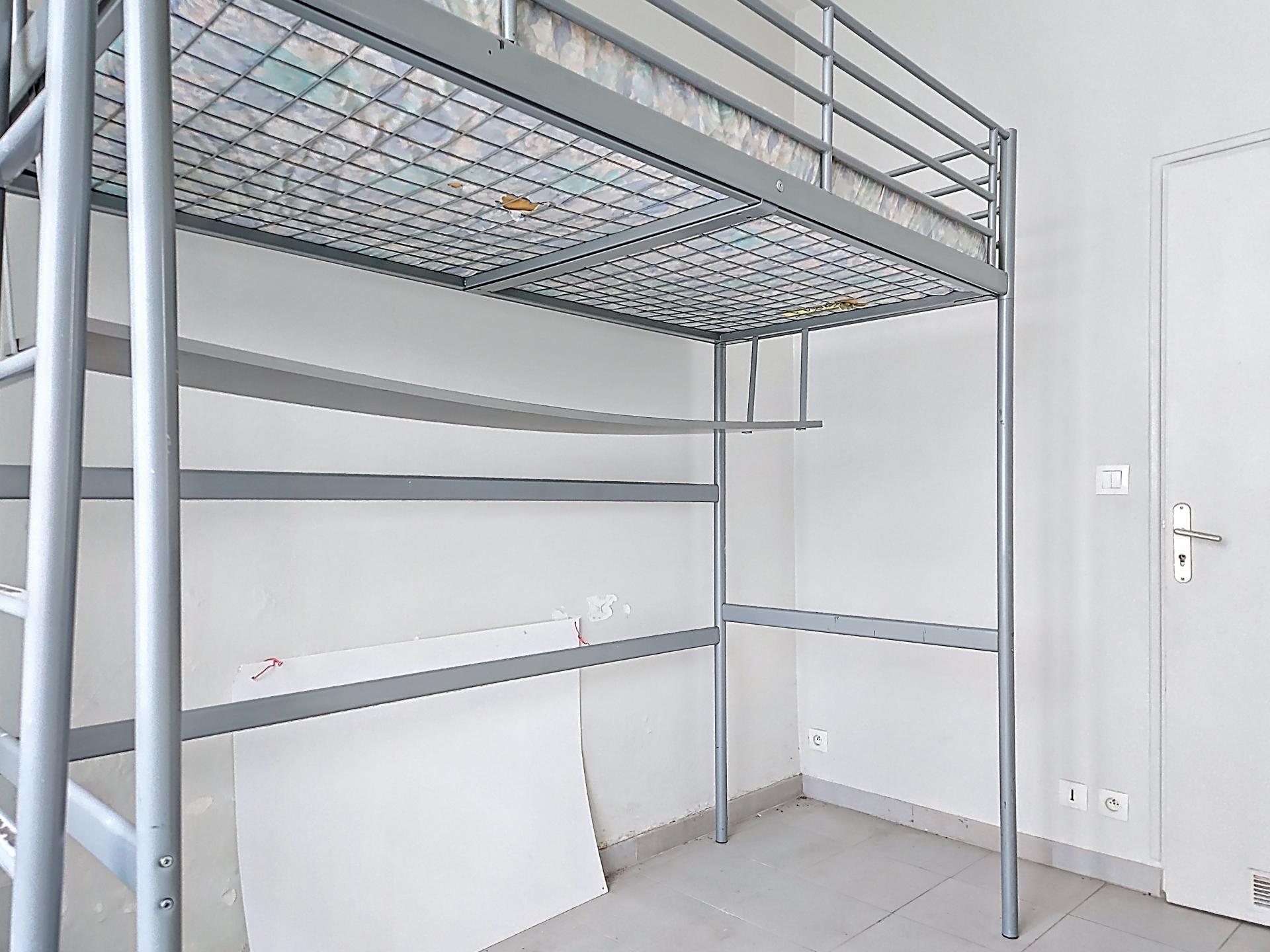 2 pièces 34 m² À RÉNOVER - Rez-de-chaussée - Paris 11e