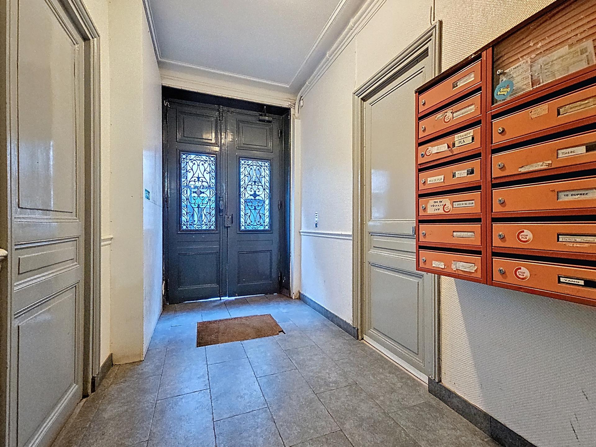 2 pièces 34 m² À RÉNOVER - Rez-de-chaussée - Paris 11e