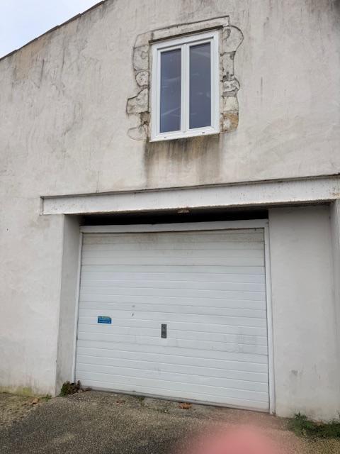 garage/hangar au centre d'ESNANDES (proche LA ROCHELLE)