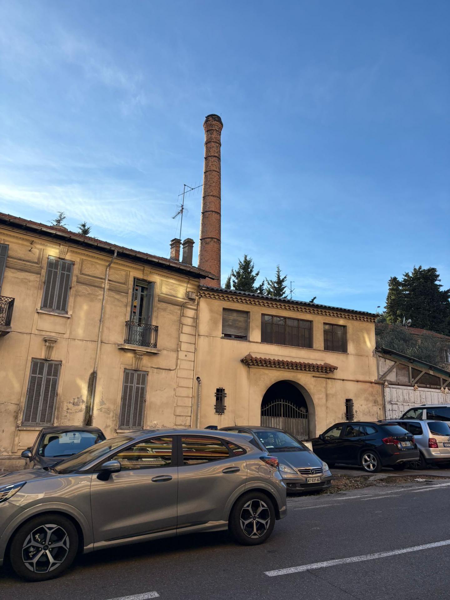 Vente – Ancienne Usine d'aromatiques, Vallauris (Centre-ville)