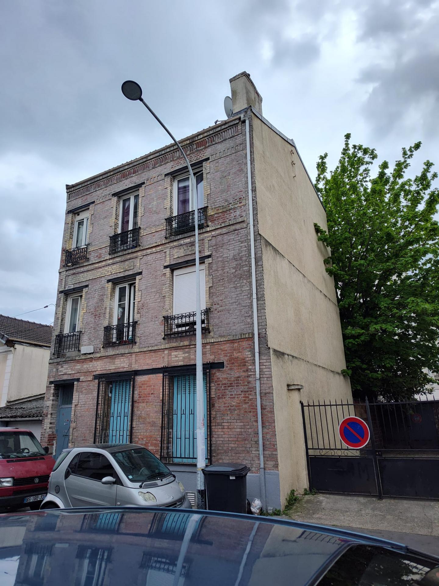 IDEAL POUR INVESTISSEUR A SAINT DENIS - A 800.000 EUROS - 9 lots de copropriété - Situé à 900m du métro Carrefour Pleyel