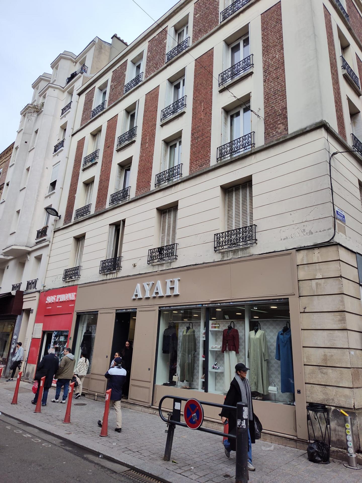 Immeuble composé de 16 logements et d'un local commercial , au centre Ville de Saint Denis, revenus fonciers annuels bruts 216 000