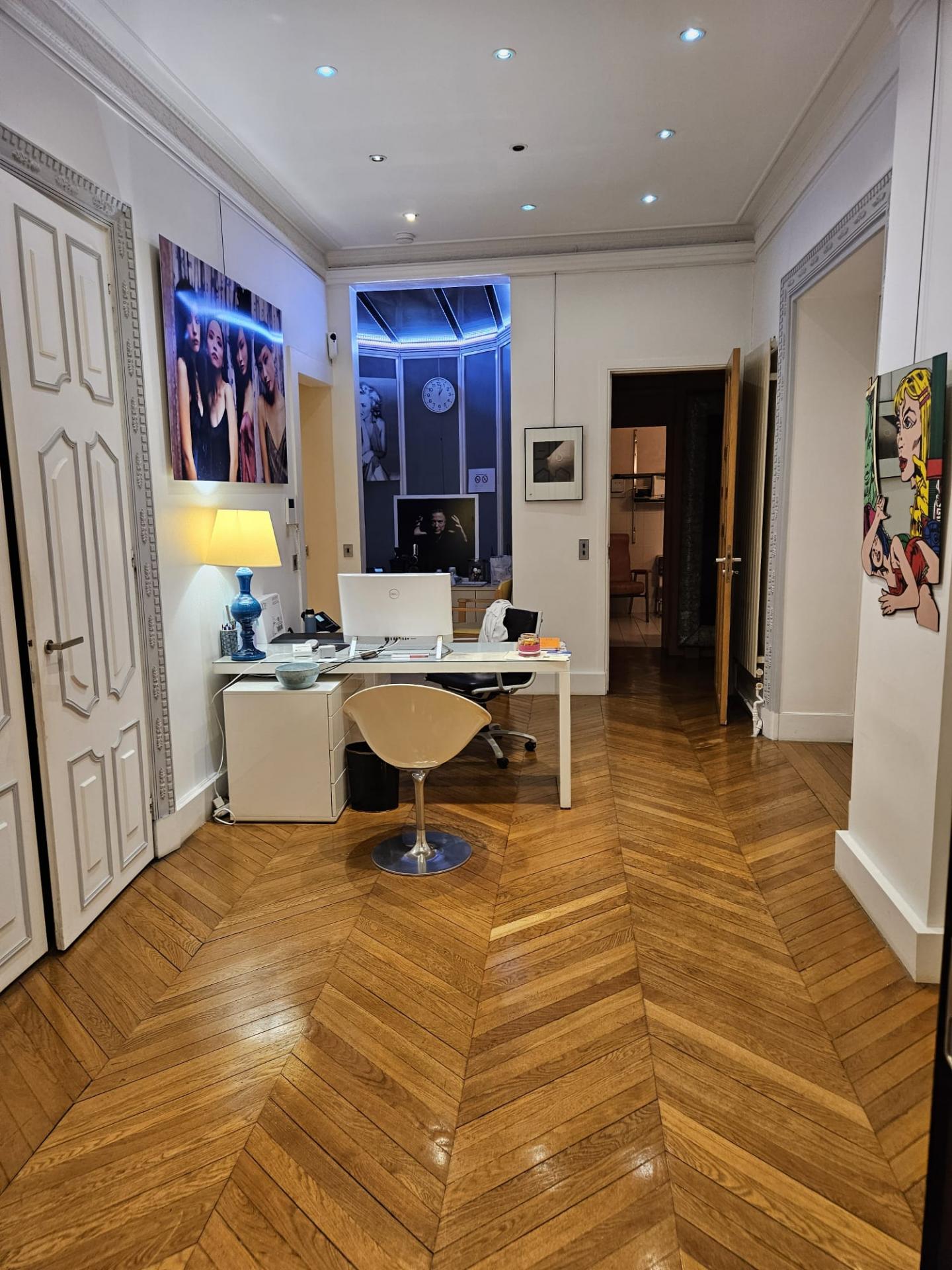 Très beau cabinet médical de 12 pièces de 270 m2  situé dans le 16ème arrondissement