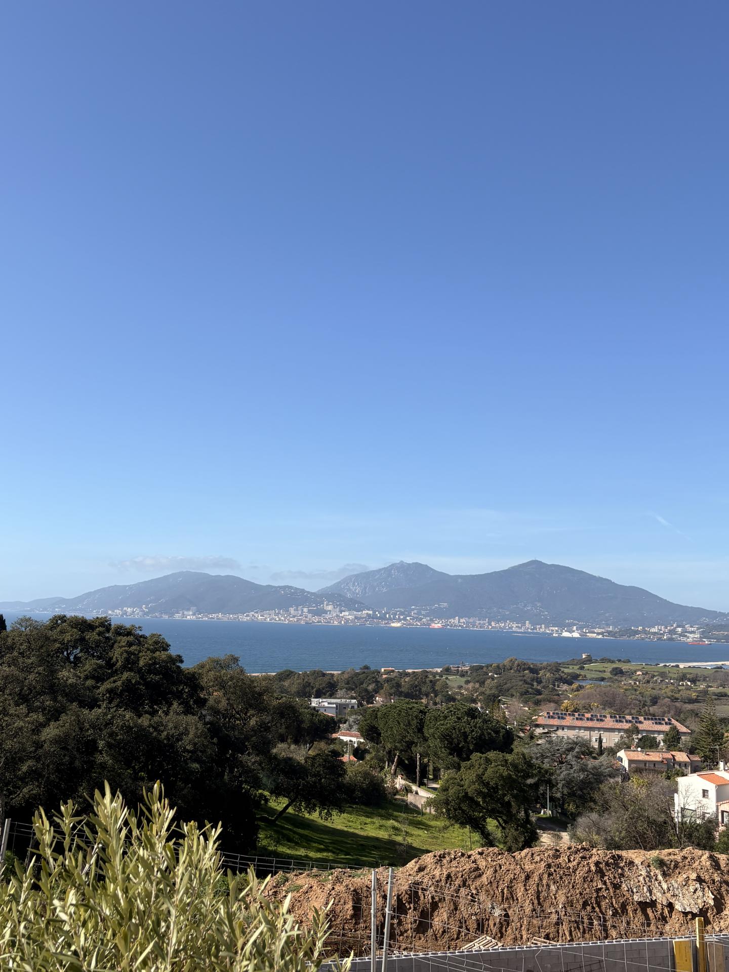 TERRAIN A BATIR VUE EXCEPTIONNELLE SUR LE GOLFE D'AJACCIO