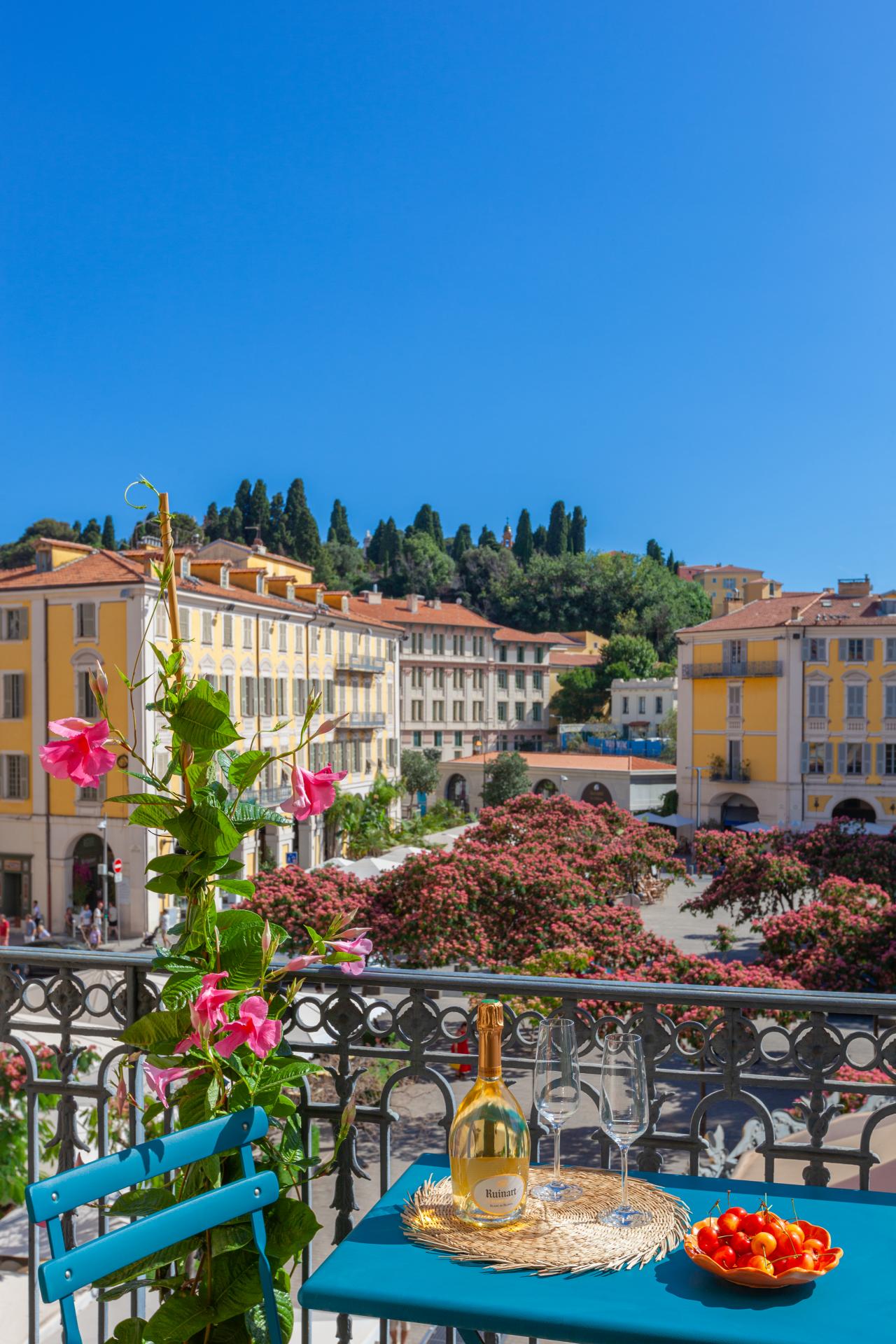 Luxueux appartement de 174m2 sur la place Garibaldi à Nice