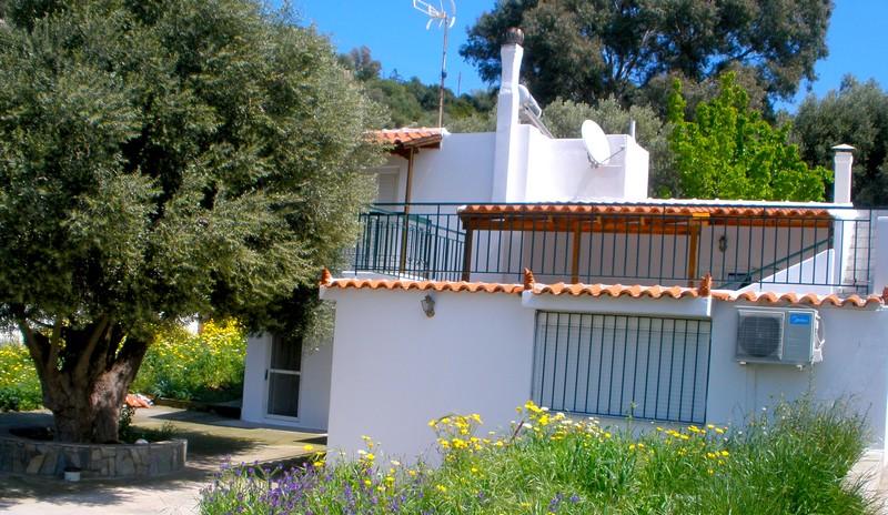GRECE - ATTIQUE Villa avec vue magnifique sur la mer et une île déserte