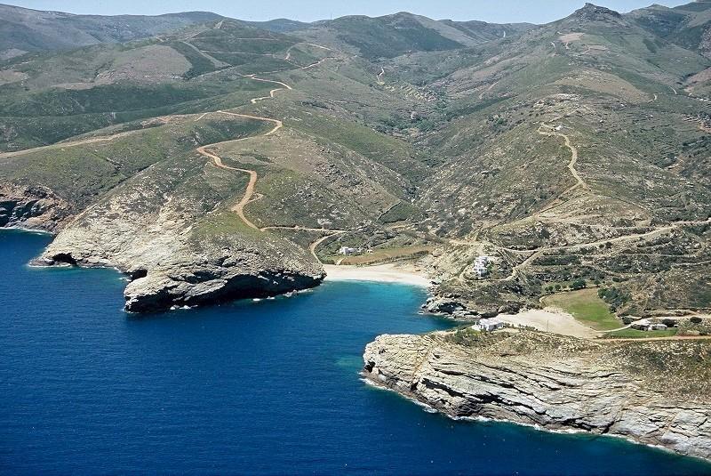 CYCLADES - ILE D'ANDROS -  TERRAIN CONSTRUCTIBLE AVEC VUE IMPRENABLE SUR LA MER EGEE