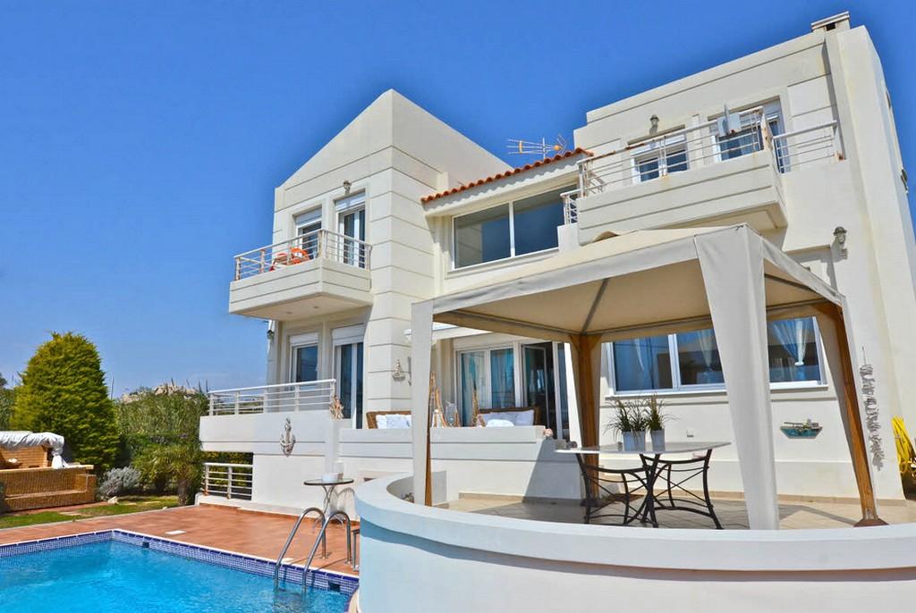 GRECE - RIVIERA  - LUXUEUSE VILLA A 50 M DE LA PLAGE