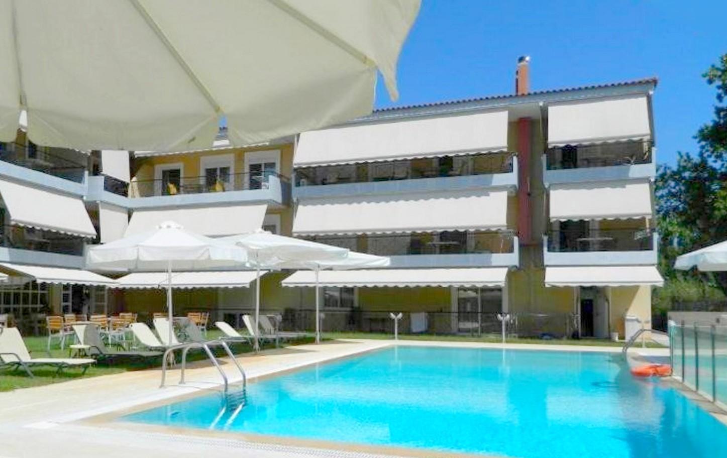 Ile d'Eubée - Complexe immobilier (appart'hôtel) avec piscine à 250 m de la plage