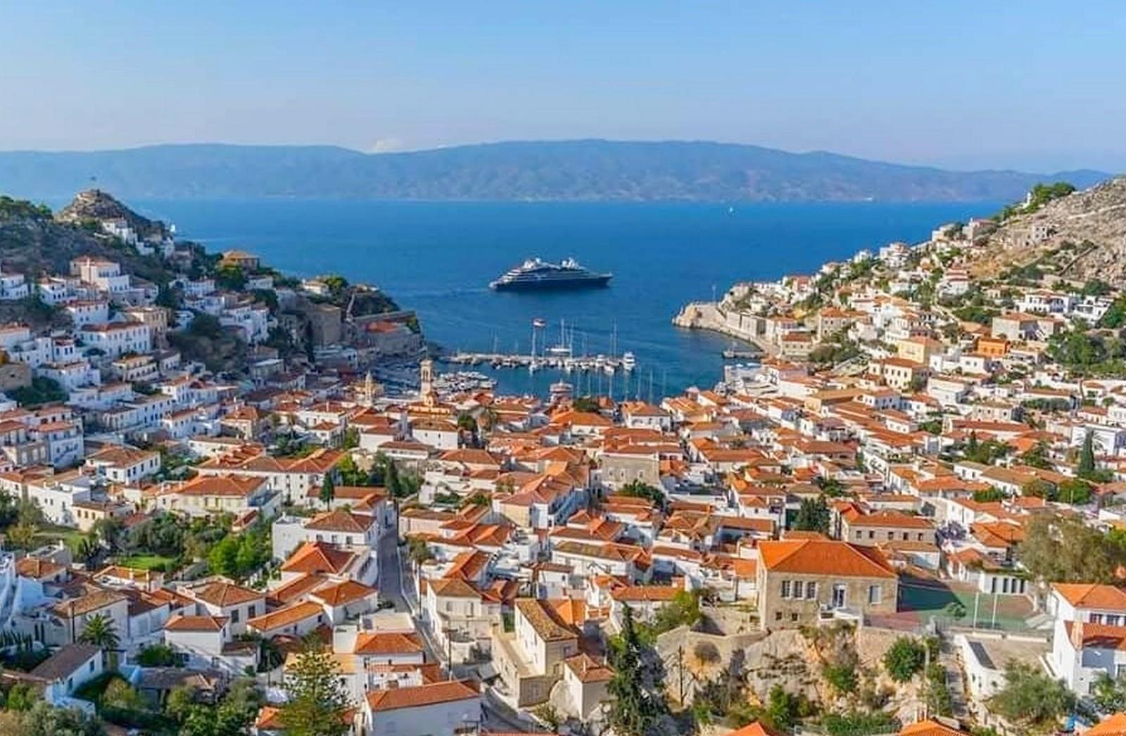 HYDRA - DEMEURE DE CHARME DU XIXe SIECLE A 300 M DE LA MER