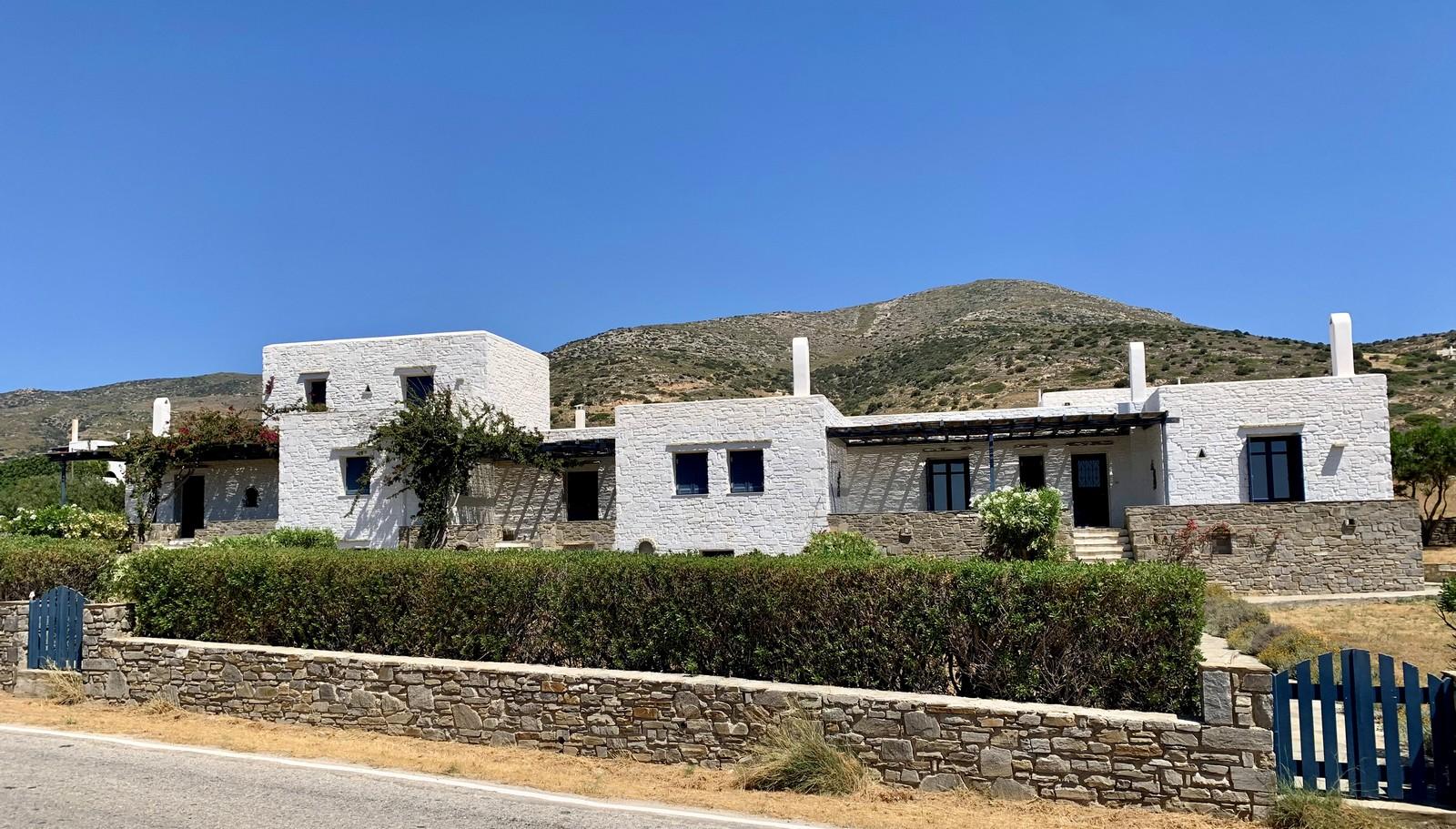 Ile de Paros : Trois villas neuves avec vue panoramique sur la mer