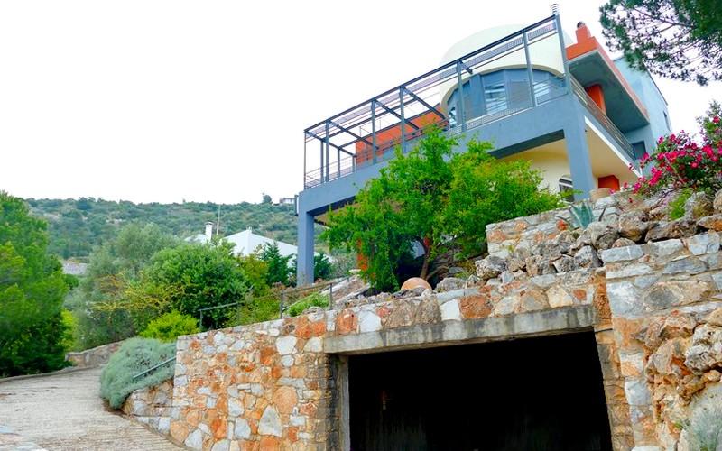 GRECE - ATTIQUE - VILLA CONTEMPORAINE AVEC VUE PANORAMIQUE SUR LA MER