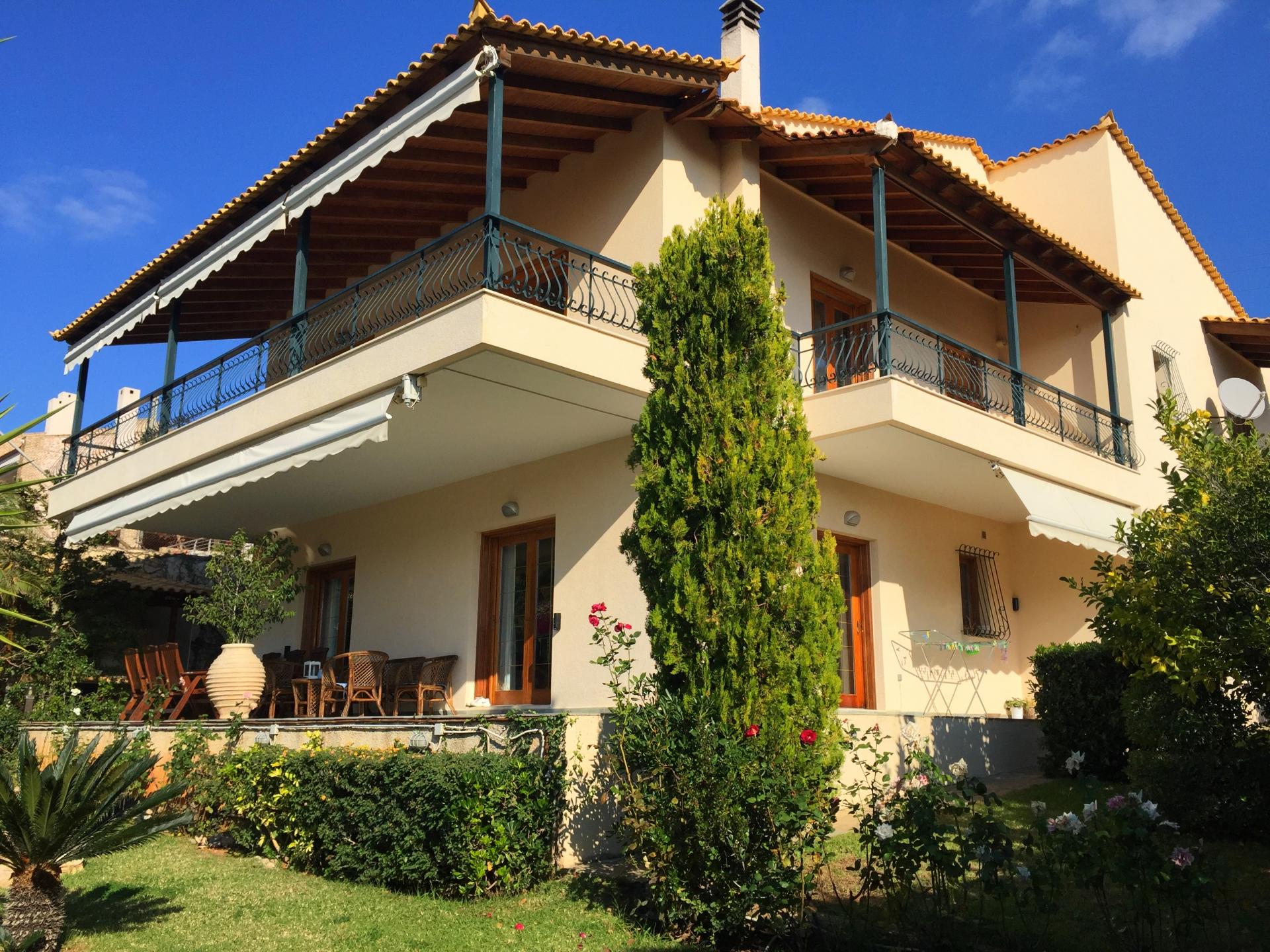 GRECE -ATTIQUE - VILLA  AVEC JARDIN ET VUE SUR LA MER