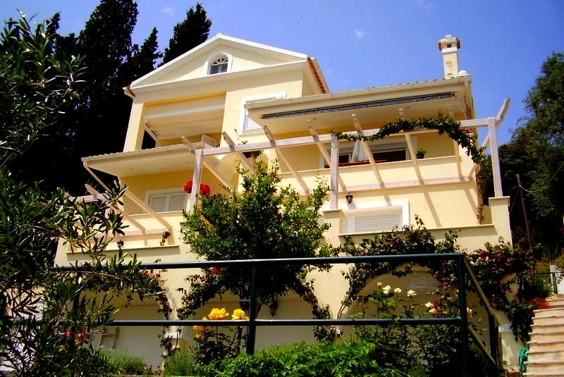 GRECE - ILE DE CORFOU - PROPRIETE AVEC VUE EXCEPTIONNELLE SUR LA MER IONIENNE